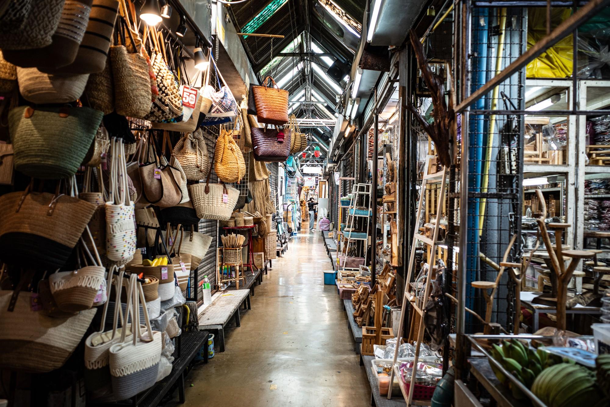 Chatuchak Market in real use: visible scale/sections, ordinary shoppers and carrying/food context